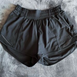 lululemon black ‘4 hotty hots